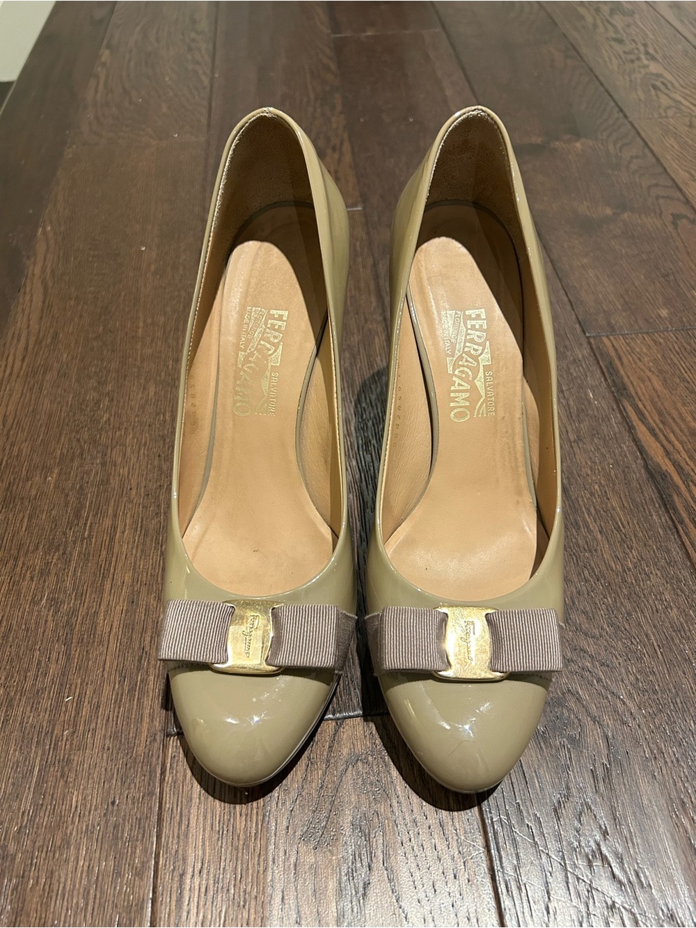 Salvatore Ferragamo Patent Leather Bow Pumps in Taupe Beige